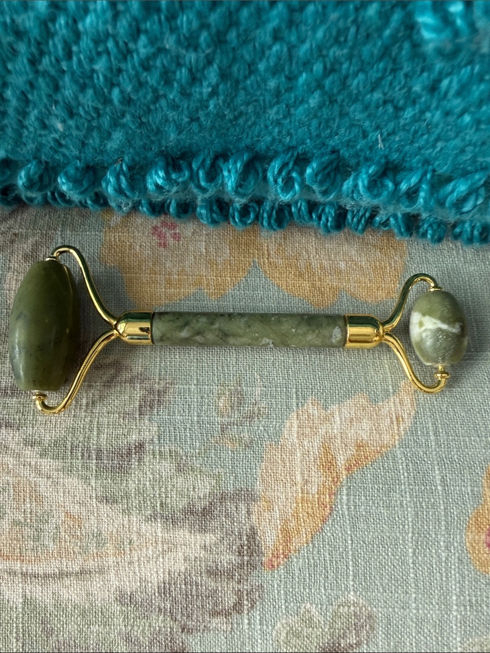 Predire Facial Jade Roller - Green Stone Double-Ended Face Massage Tool
